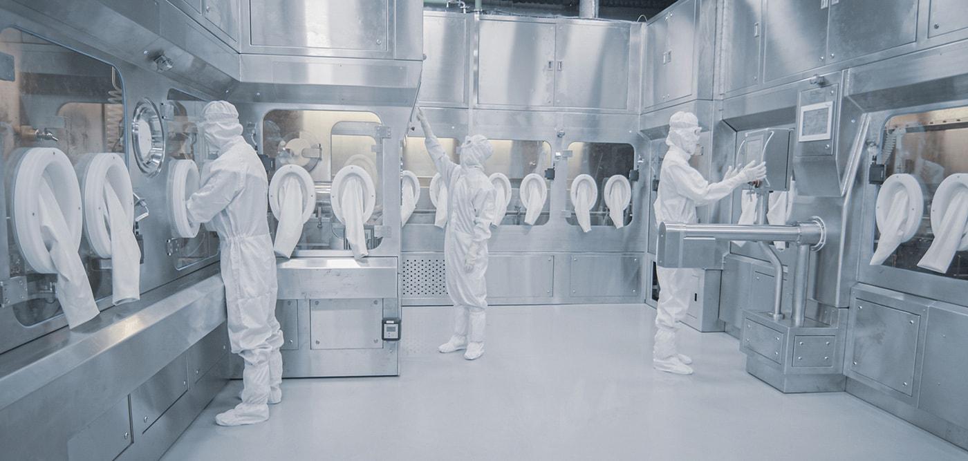 보령 임직원이 생산시설에서 의약품을 생산하고 있다.&#40;보령 제공&#41;/뉴스1