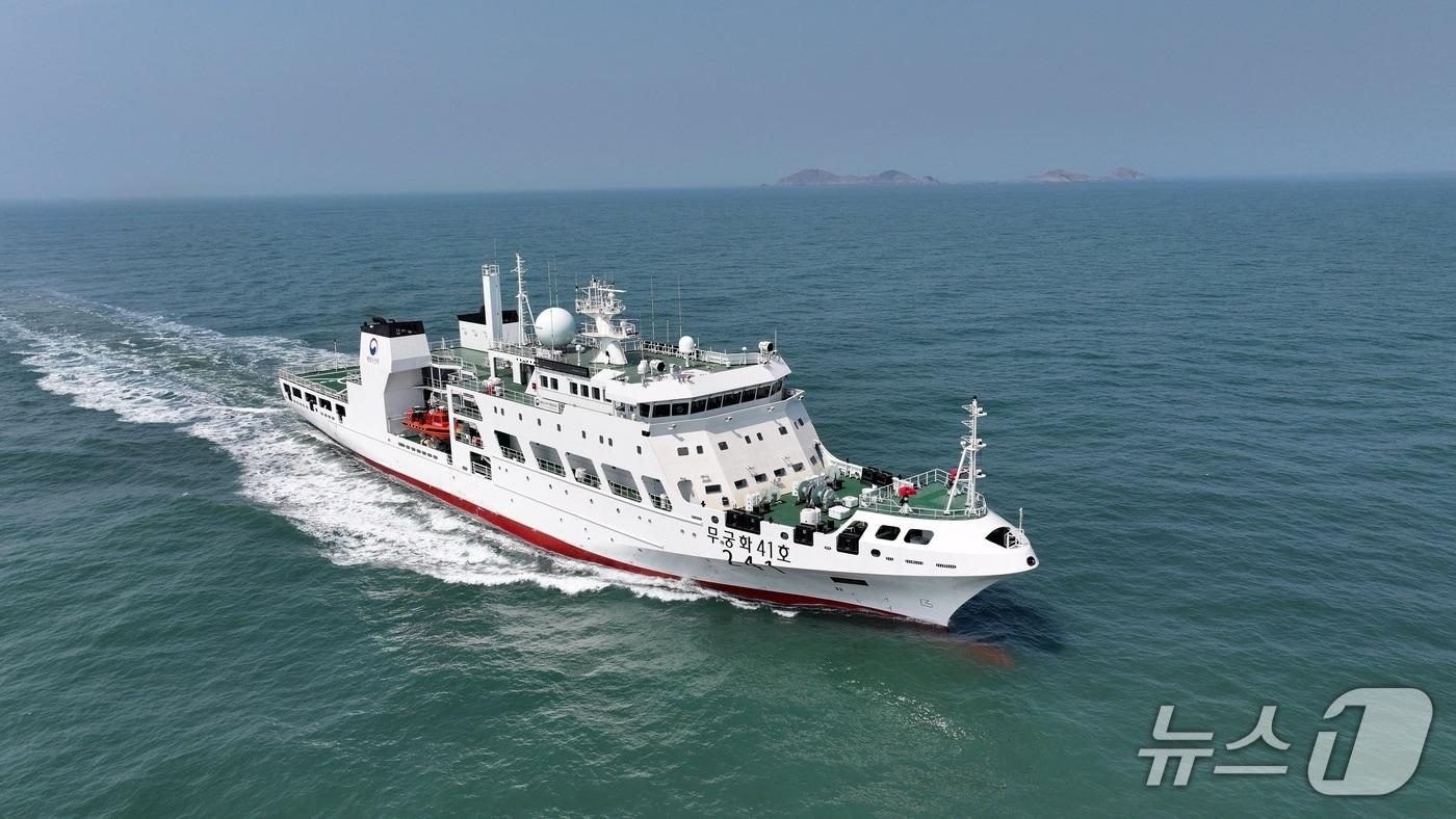 4500톤급 대형 국가어업지도선 무궁화 41&#40;해양수산부 제공&#41; 
