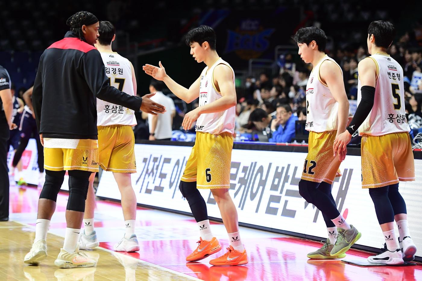 부산 KCC 원정에서 승리한 안양 정관장. &#40;KBL 제공&#41;