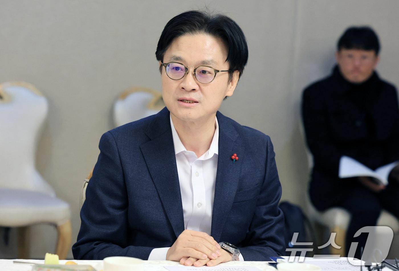 김정관 산업통상부 장관이 5일 오전 서울 종로구 정부서울청사에서 열린 제1차 자원안보협의회의에서 모두발언을 하고 있다. 2025.12.5/뉴스1 ⓒ News1 임세영 기자