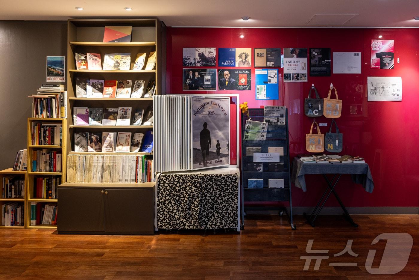 서울아트시네마 라운지&#40;서울관광재단 제공&#41; 