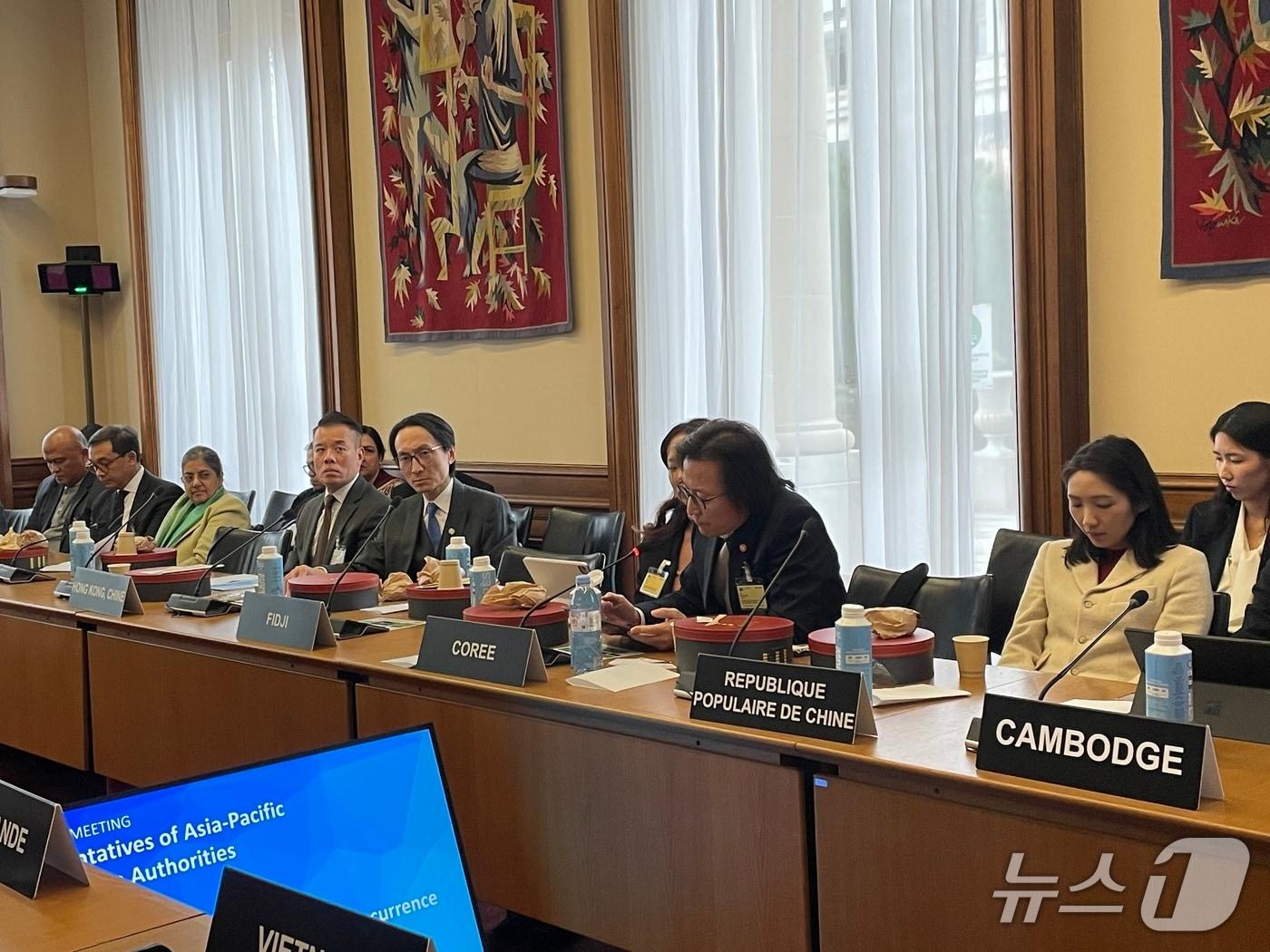 본문 이미지 - 프랑스 파리에서 열린 OECD 경쟁위원회 회의에 참석한 주병기 공정거래위원장.&#40;공정거래위원회 제공&#41;