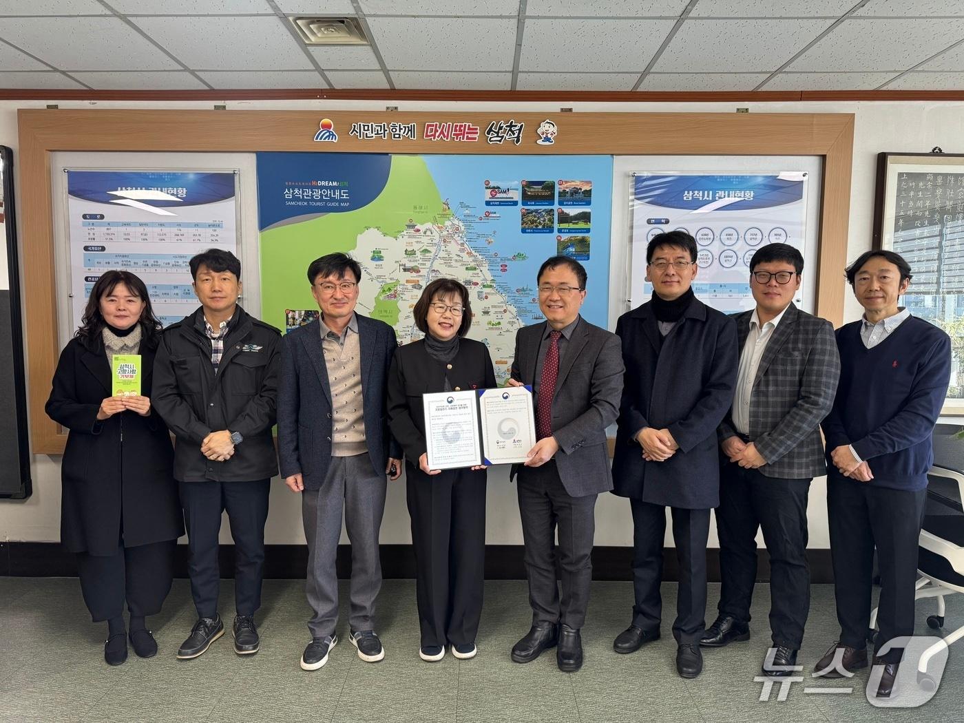 본문 이미지 - 지난 4일 강원 삼척시-방위사업청 자매결연.&#40;삼척시 제공, 재판매 및 DB 금지&#41; 2025.12.5/뉴스1