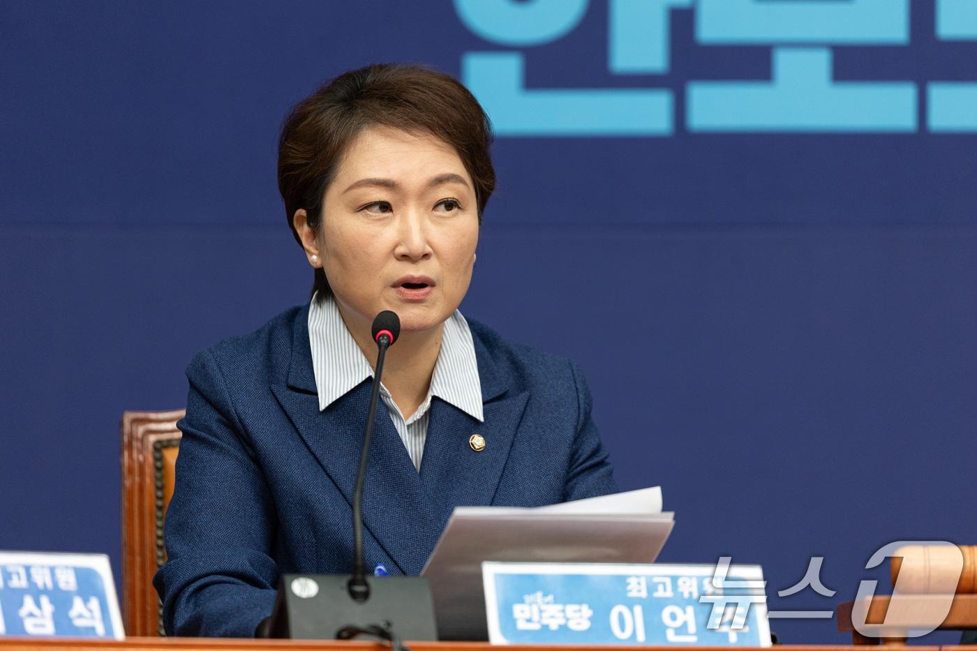 이언주 더불어민주당 최고위원이 지난 5일 서울 여의도 국회에서 열린 최고위원회의에서 발언하고 있다. 2025.12.5/뉴스1 ⓒ News1 이승배 기자