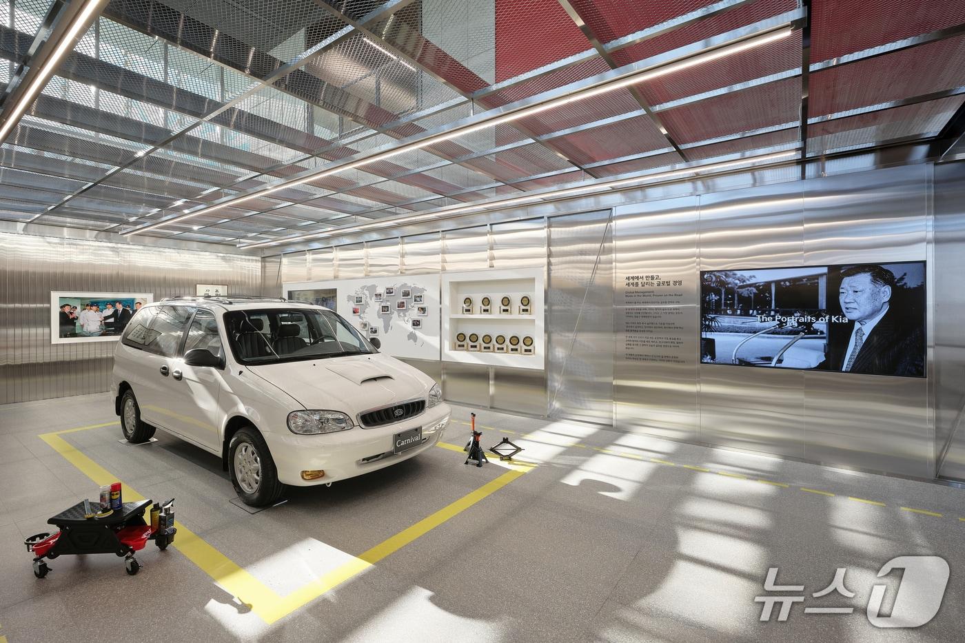  기아가 5일 창립 80주년을 맞았다. 사진은 80주년을 기념하는 전시 모습.&#40;기아 제공&#41;