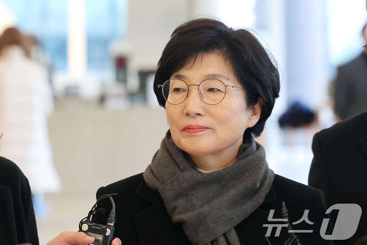 김기현 국민의힘 의원 배우자 이 모 씨가 5일 오전 오전 서울 종로구 광화문 KT 빌딩에 마련된 김건희 특검&#40;특별검사 민중기&#41; 사무실에 피의자 신분으로 출석하고 있다. 2025.12.5/뉴스1 ⓒ News1 황기선 기자