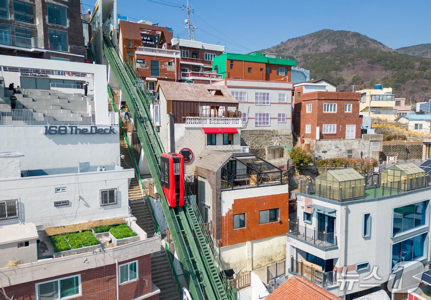 초량168계단 경사형 엘리베이터 &#40;부산 동구 제공. 재판매 및 DB금지&#41;