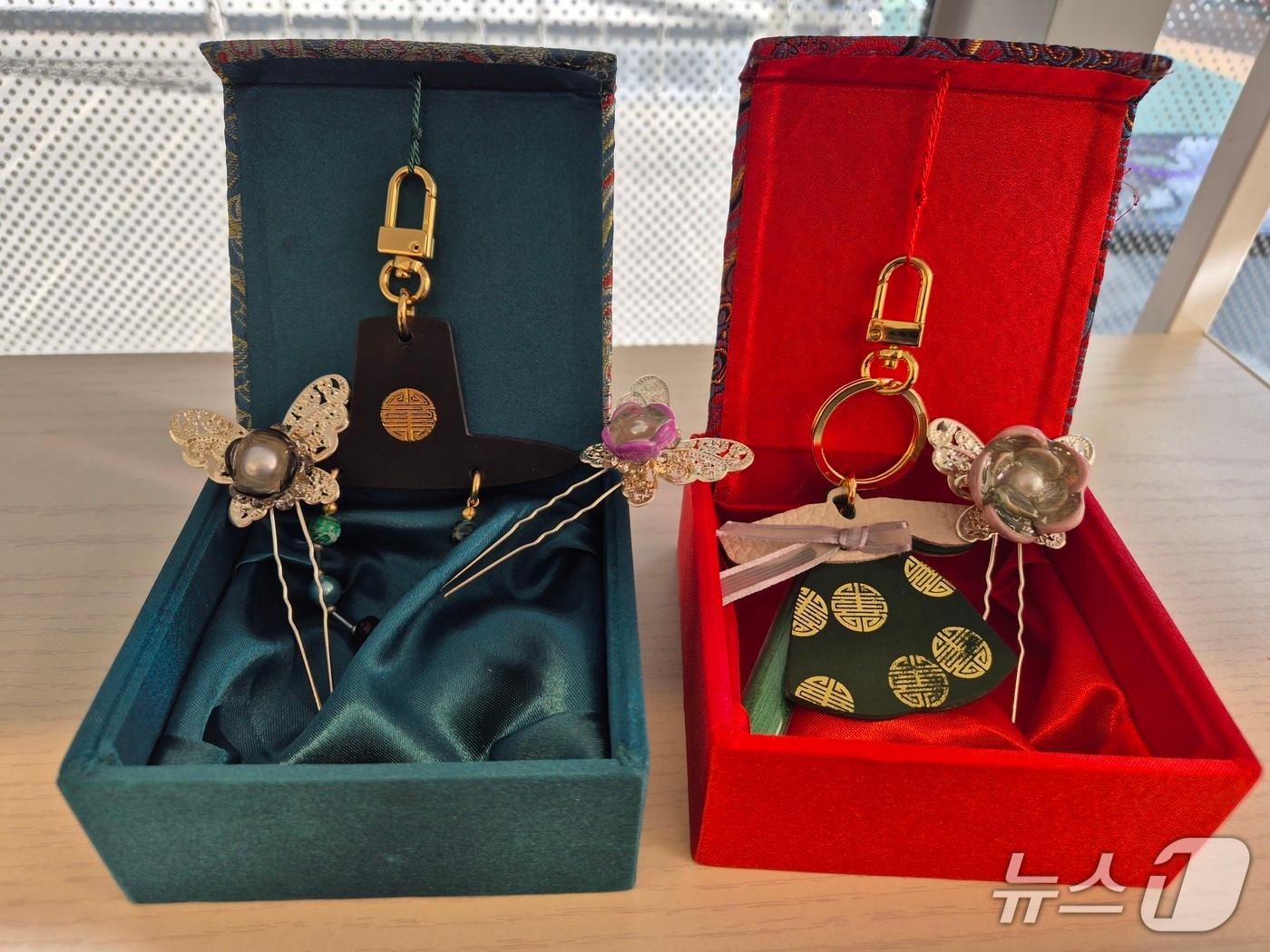 본문 이미지 - 관광두레 전국대회 공식 기념품 경연 대회에서 우승을 차지한 &#39;남도, 빛의 바다&#39; 기념품.&#40;광주 남구 제공&#41; 2025.12.5