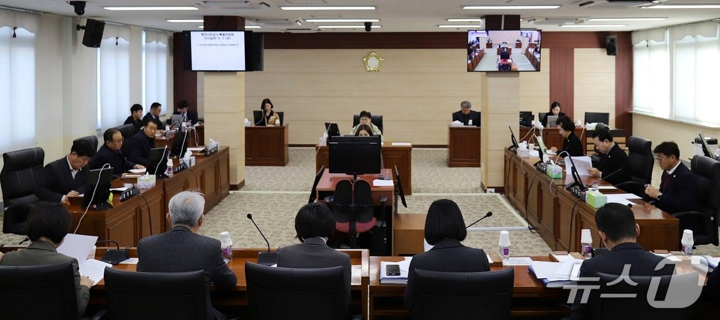 충북 진천군의회 2025 행정사무감사.&#40;진천군의회 제공, 재판매 및 DB금지&#41;/뉴스1