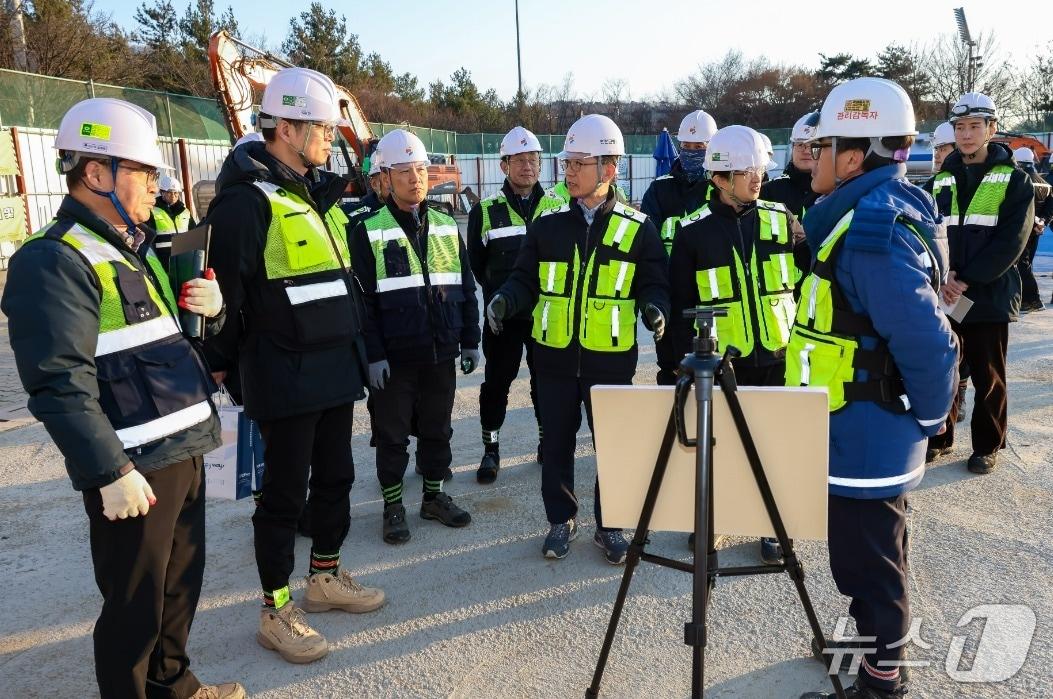 본문 이미지 - 안전점검 현장 &#40;인천교통공사 제공.재판매 및 DB금지&#41;