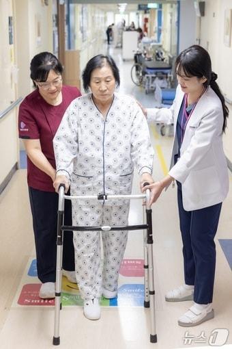 본문 이미지 - 국립중앙의료원은 지난 3일 국민건강보험공단 주관 &#39;2025년 간호·간병통합서비스 성과평가&#39;에서 전국 1위를 달성하며 최고등급인 S등급을 받았다고 5일 밝혔다.