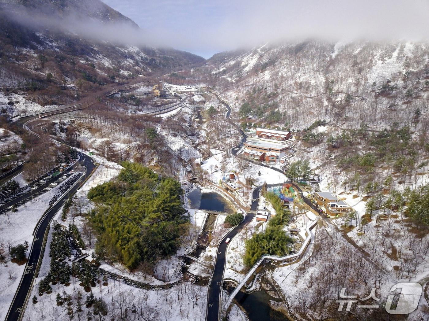 본문 이미지 - &#39;월아산 숲속의 진주&#39; 겨울 전경&#40;진주시 제공. 재판매 및 DB금지&#41;.