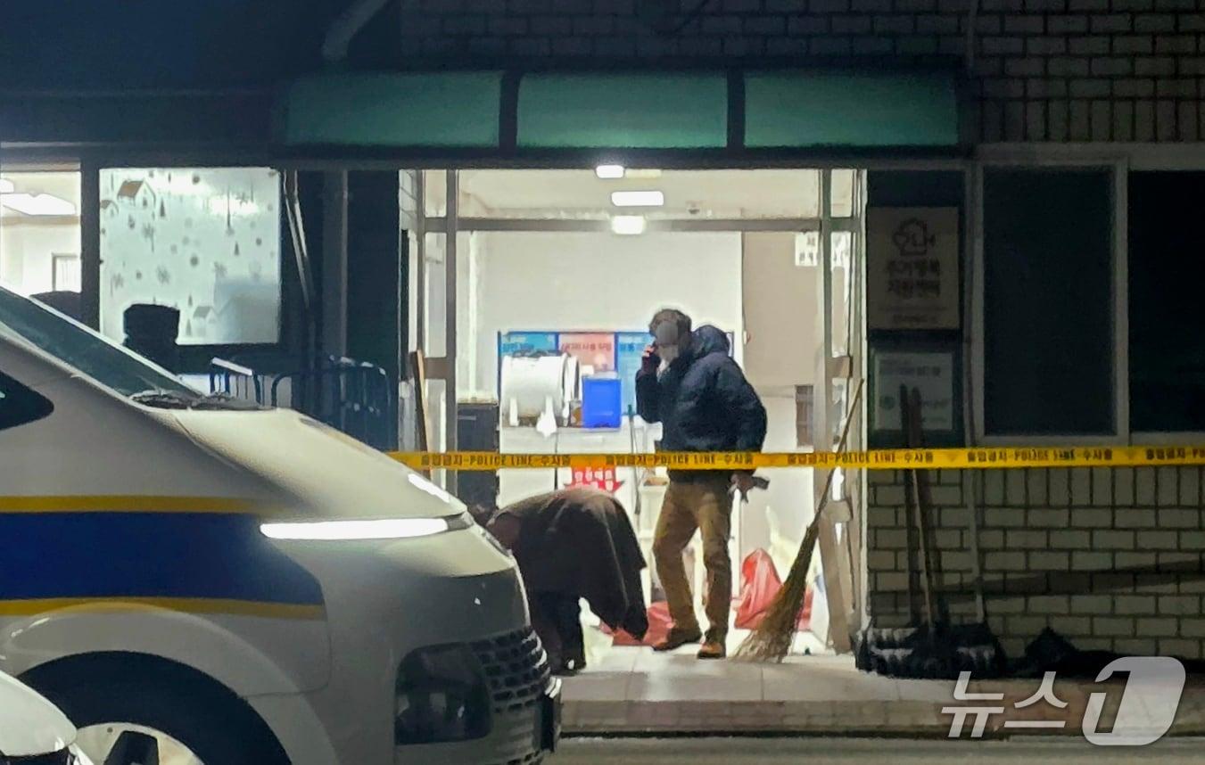 본문 이미지 - 4일 천안 쌍용동의 한 아파트에서 층간소음으로 다투다 이웃 주민을 살해한 남성이 현행범으로 체포됐다. &#40;독자 제공. 재판매 및 DB금지&#41;