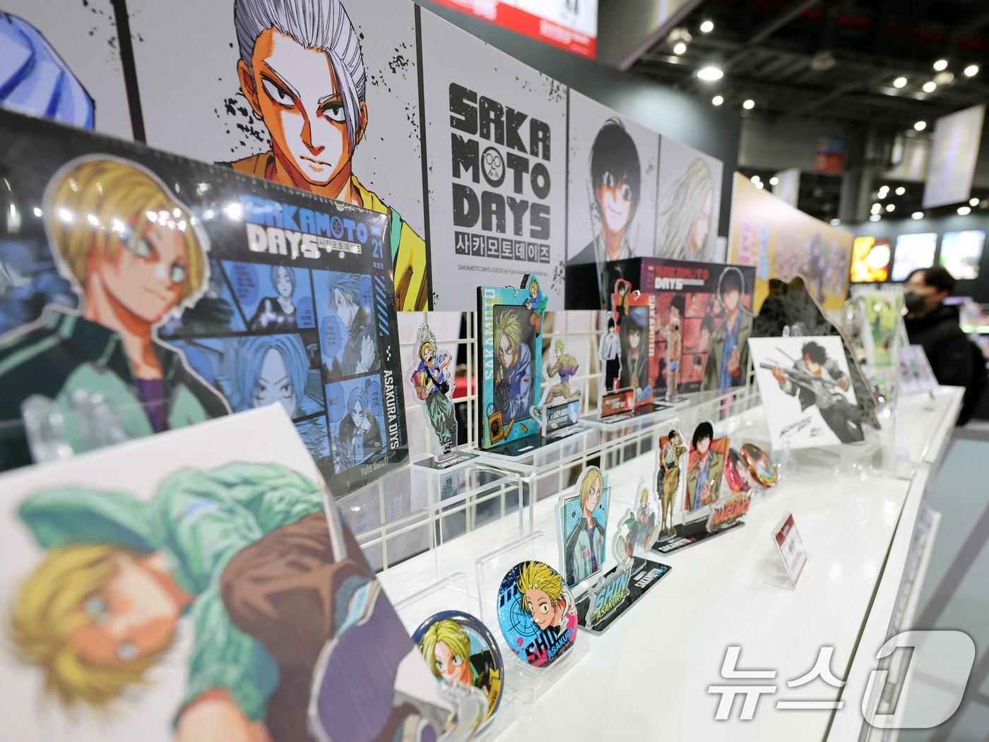 본문 이미지 - 5일 오후 경기 고양시 일산서구 킨텍스(KINTEX)에서 열린 '애니메이션 X 게임 페스티벌(AGF) 2025'에서 관람객들이 부스를 둘러보고 있다. 2025.12.5/뉴스1 ⓒ News1 황기선 기자