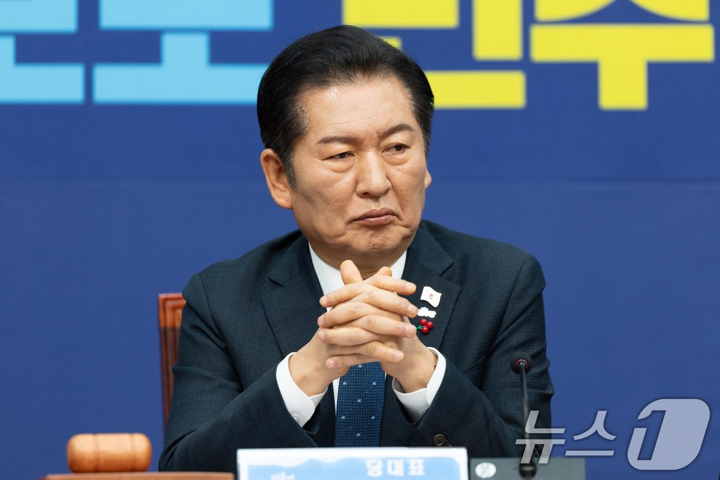 정청래 더불어민주당 대표가 5일 서울 여의도 국회에서 열린 최고위원회의에서 생각에 잠겨있다. 2025.12.5/뉴스1 ⓒ News1 이승배 기자