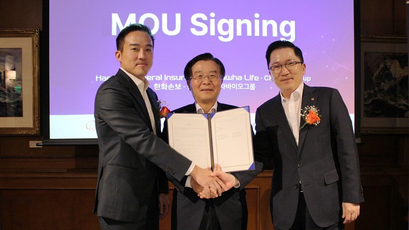  차바이오그룹은 4일&#40;현지시간&#41; 미국 LA 할리우드 차병원에서 한화손해보험, 한화생명과 바이오, AI·데이터 기반 디지털 헬스케어, 금융 분야 협력을 위한 전략적 양해각서&#40;MOU&#41;를 체결했다. &#40;차바이오그룹 제공&#41;