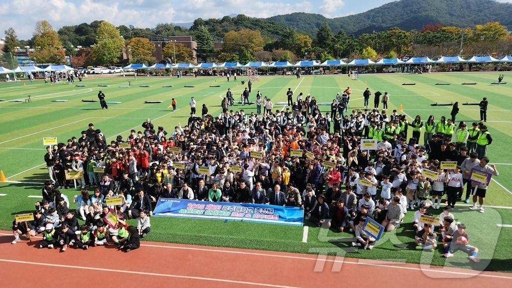 본문 이미지 - 광주대 RISE사업단 GU온유센터가 제1회 광주·전남 관내 태권도장 어린이 풋살&피구대회를 개최하고 있다.