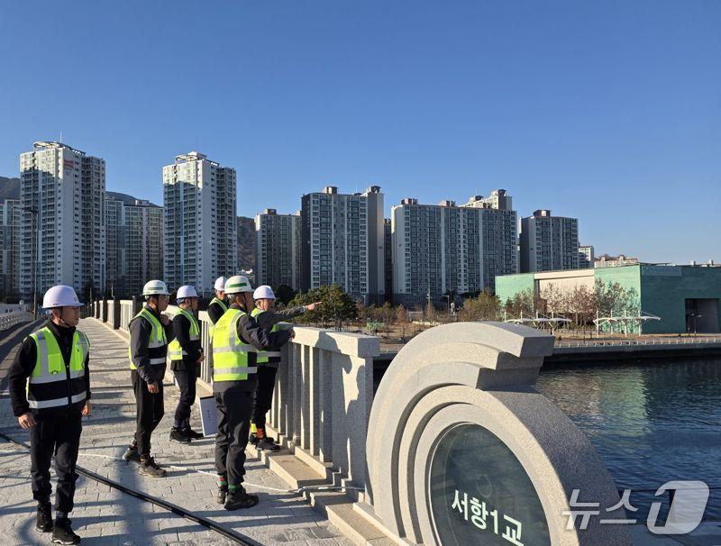 본문 이미지 -  마산해양신도시 공사 현장 안전 점검 &#40;HDC현대산업개발 제공&#41; 뉴스1 ⓒ News1 