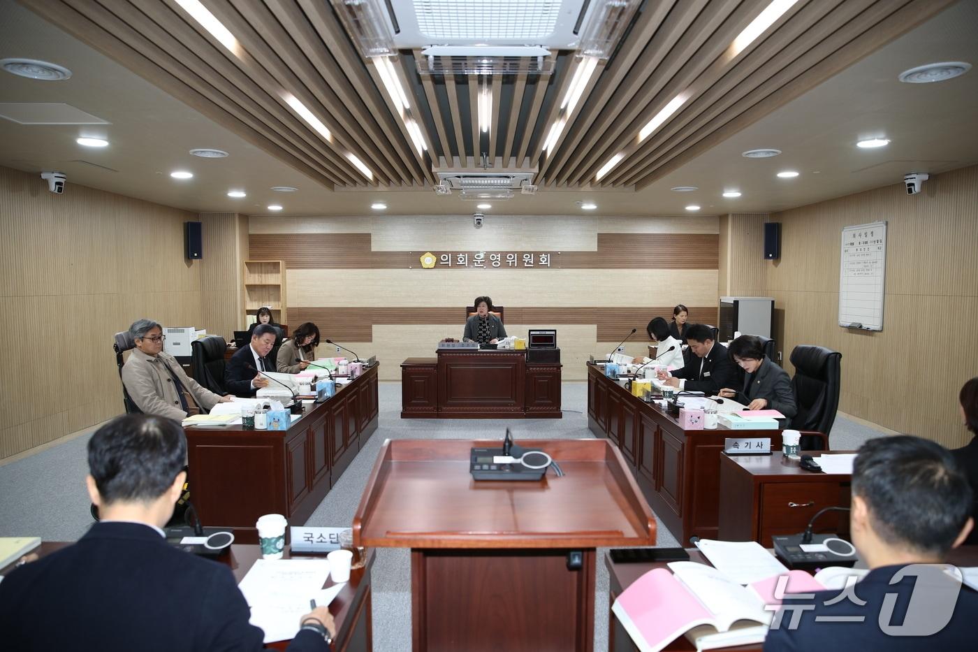 전북 익산시의회 의회운영위원회가 예산 심의에서 내년도 국외 연수 예산을 전액 삭감하기로 했다.&#40;익산시의회 제공. 재판매 및 DB 금지&#41;