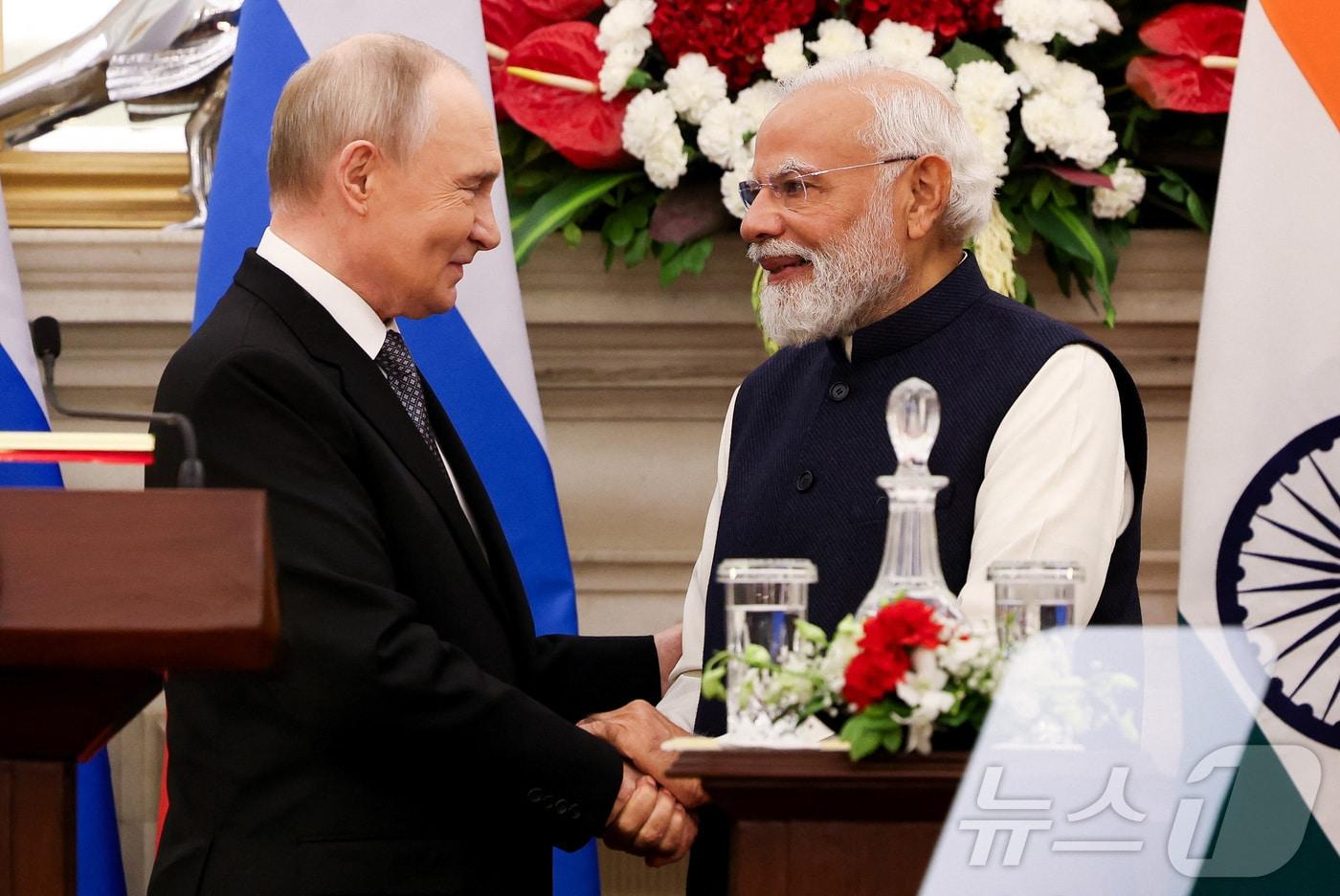 정상회담 후 공동 성명을 발표하는 푸틴 러시아 대통령과 모디 인도총리. 2025.12.05 ⓒ 로이터=뉴스1 ⓒ News1 이지예 객원기자