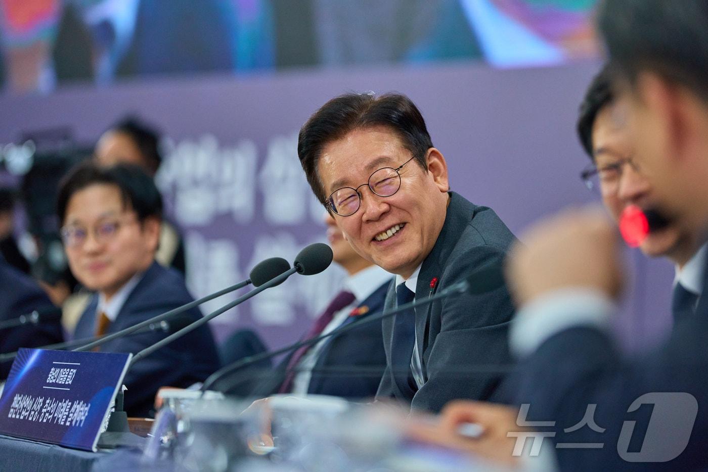 이재명 대통령이 5일 충남 천안시 한국기술교육대학교에서 열린 &#39;충남의 마음을 듣다&#39; 타운홀미팅에서 발언하고 있다. &#40;대통령실 제공. 재판매 및 DB 금지&#41; 2025.12.5/뉴스1 ⓒ News1 이재명 기자