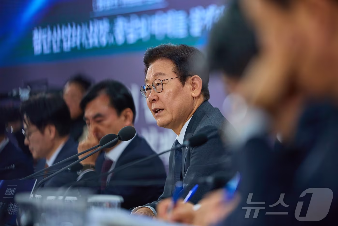 이재명 대통령이 5일 충남 천안시 한국기술교육대학교에서 열린 &#39;충남의 마음을 듣다&#39; 타운홀미팅에서 발언하고 있다. &#40;대통령실 제공. 재판매 및 DB 금지&#41; 2025.12.5/뉴스1 ⓒ News1 이재명 기자