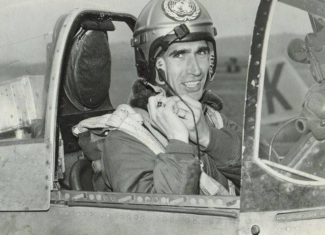 본문 이미지 - 딘 엘머 헤스 &#40;출처: U.S. Air Force photo, 1951, Public domain, via Wikimedia Commons&#41;