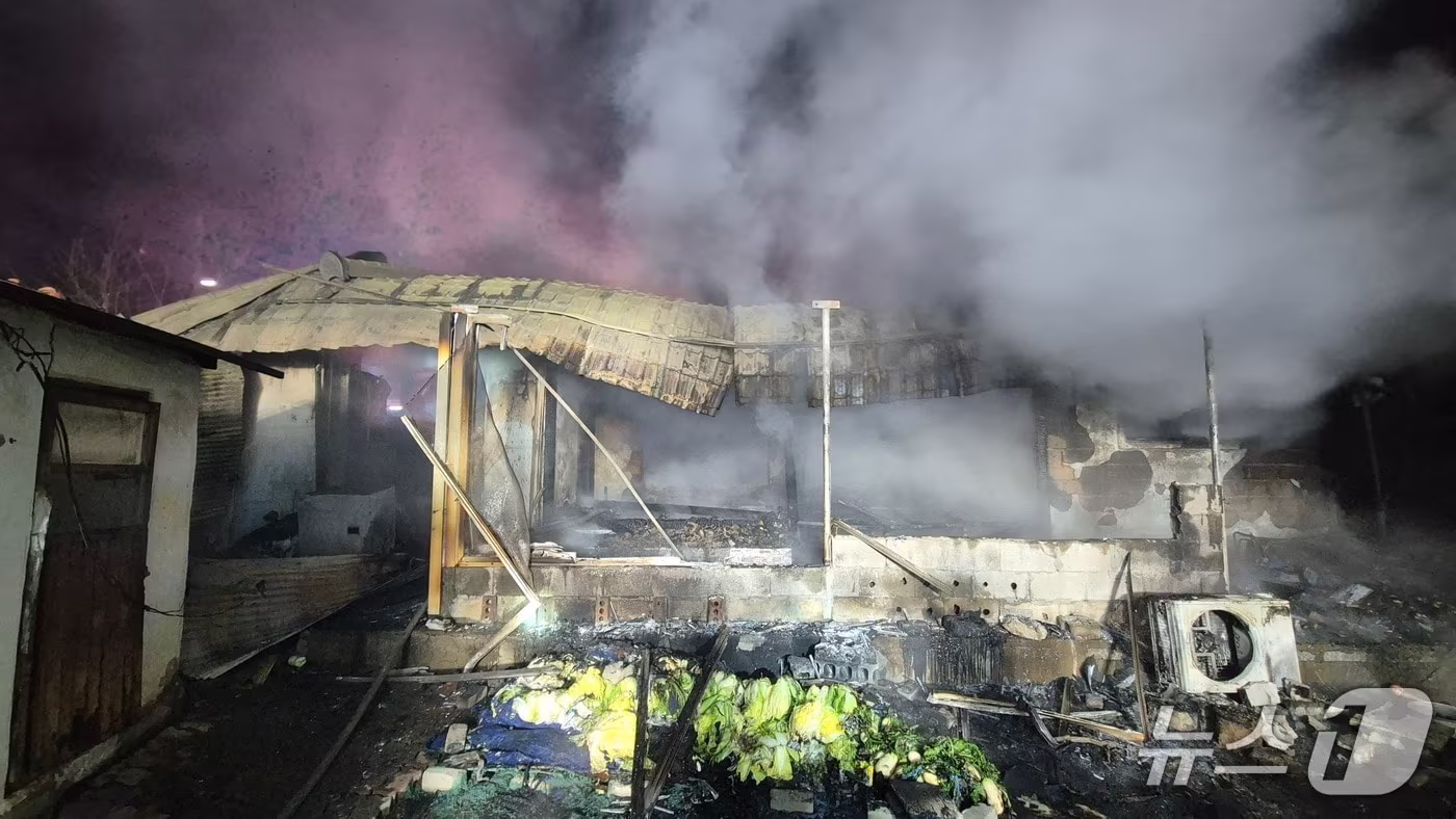 김제시 용지면의 한 단독주택에서 불이 나 80대가 숨졌다.&#40;전북소방 제공. 재판매 및 DB금지&#41;2025.12.6/뉴스1