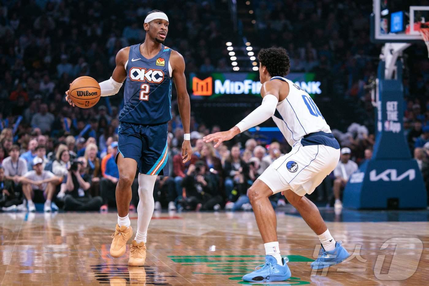 NBA 오클라호마시티 길저스-알렉산더가 6일&#40;한국시간&#41; 댈러스와 경기에서 드리블을 하고 있다. ⓒ AFP=뉴스1