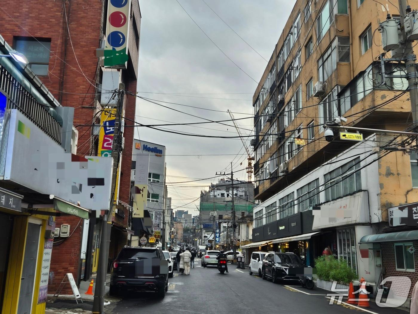 본문 이미지 - 6일 서울 용산 대통령실 인근 가게들의 모습. 2025.12.6/뉴스1 ⓒ News1 신윤하 기자