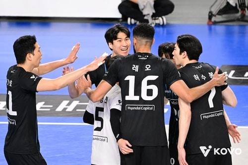 본문 이미지 - 현대캐피탈 선수단.&#40;KOVO 제공&#41;