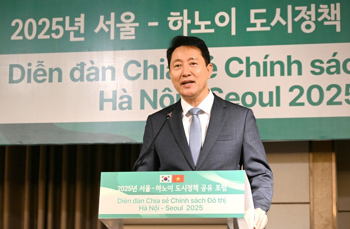 오세훈 서울시장이 지난 5일&#40;현지시간&#41; 롯데호텔 하노이에서 열린 &#39;2025 서울-하노이 도시정책 공유 포럼&#39;에서 인사말 하고 있다. &#40;서울시 제공&#41; 뉴스1 ⓒ News1