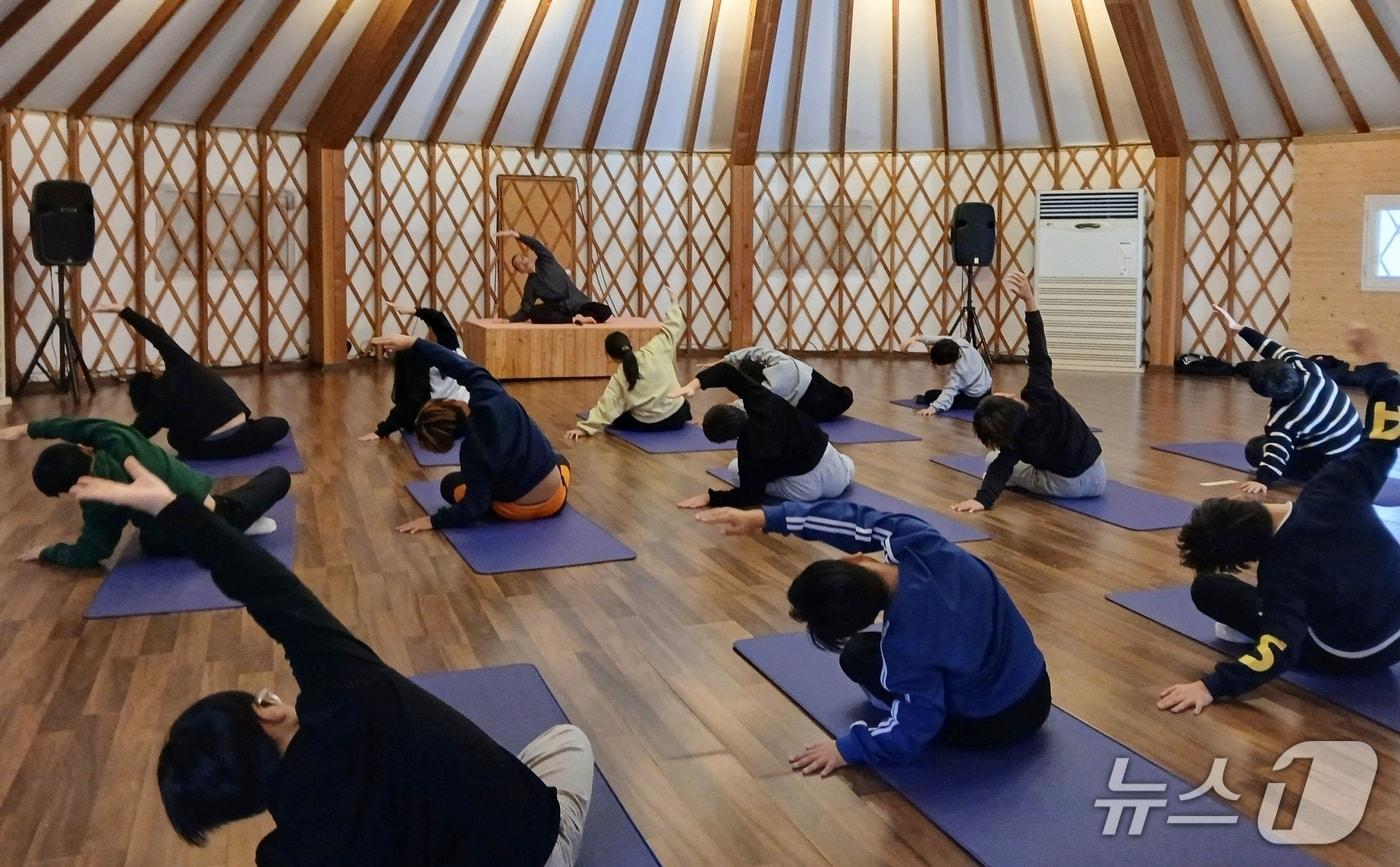 충북 진천군 드림스타트 초등학생 명상프로그램 진행 모습.&#40;진천군 제공, 재판매 및 DB금지&#41;/뉴스1