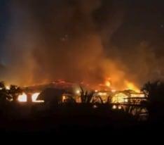 본문 이미지 - 6일&#40;현지시간&#41; 자정 인도 남서부 고아의 한 유명 나이트클럽에서 화재가 발생한 모습. &lt;사진=엑스&#40;X&#41; 갈무리&gt;