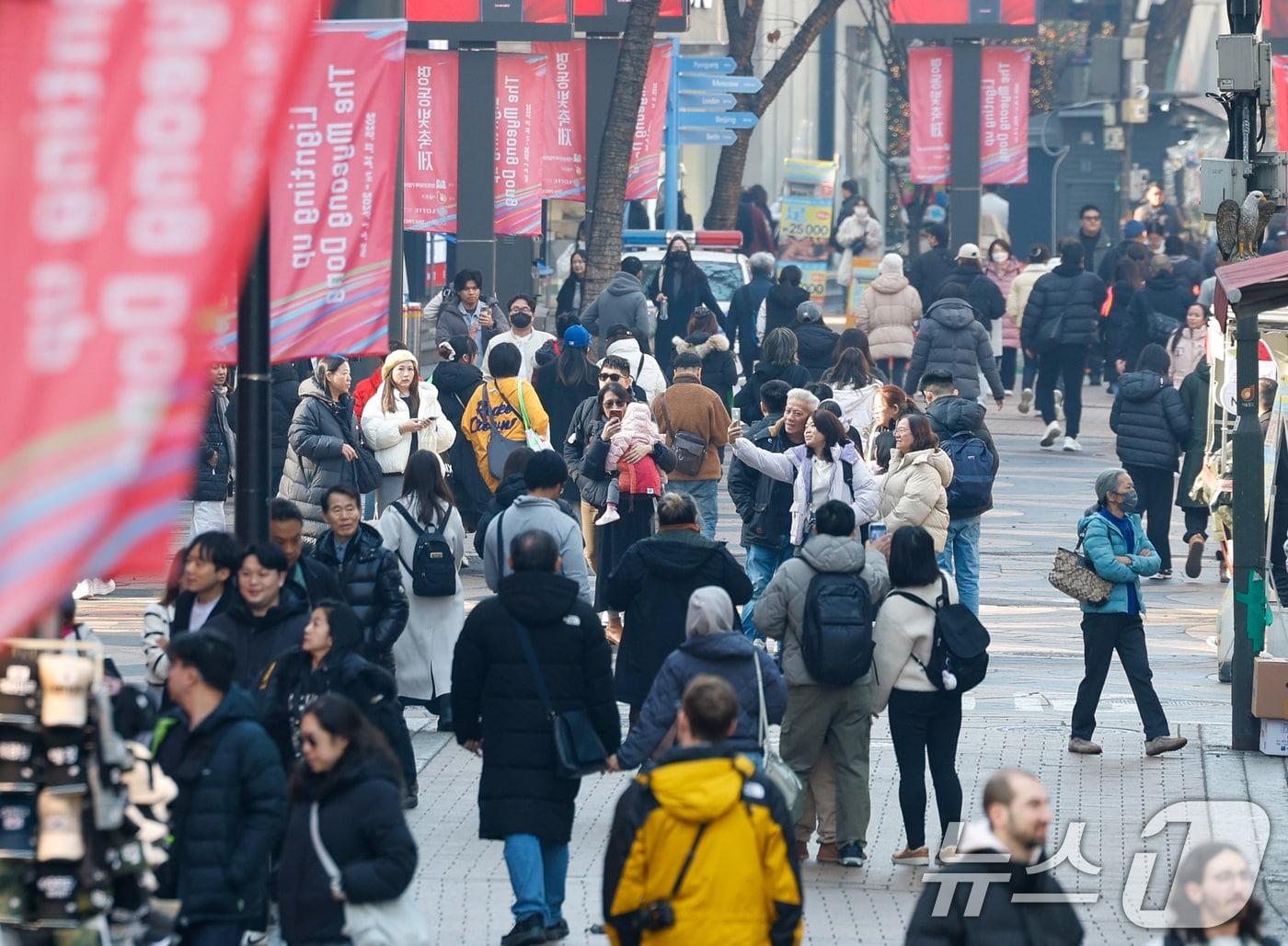 본문 이미지 - 7일 서울 중구 명동거리. 2025.12.7/뉴스1 ⓒ News1 안은나 기자
