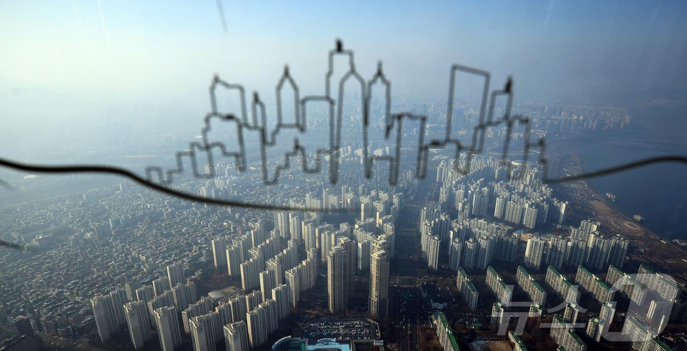 사진은 7일 서울 송파구 롯데월드타워에서 바라본 아파트 단지. 2025.12.7/뉴스1 ⓒ News1 김진환 기자