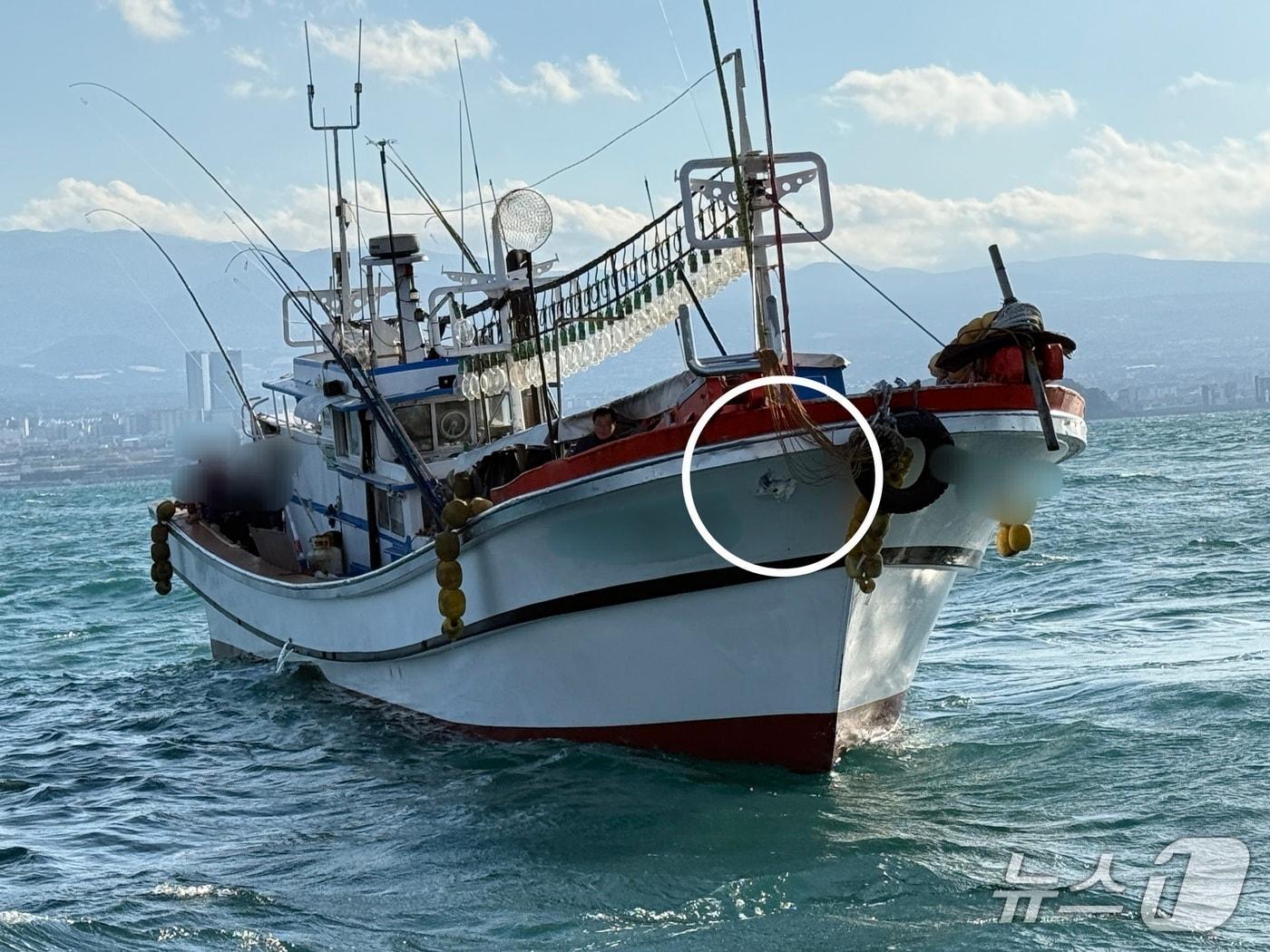 본문 이미지 -  충돌 어선&#40;제주해경 제공. 재판매 및 DB금지&#41;