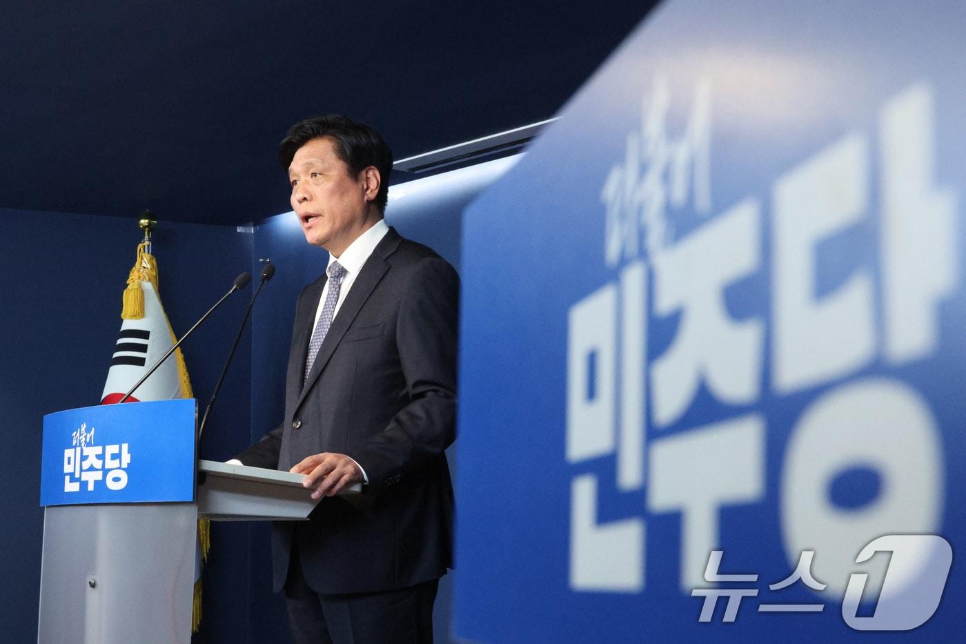 조승래 더불어민주당 사무총장이 7일 서울 여의도 중앙당사에서 기자간담회를 하고 있다. 조 사무총장은 내란전담재판부 설치와 필리버스터&#40;무제한 토론&#41; 등과 관련한 입법 과정에서 부족한 부분이 있다면 보완에 나서겠다고 밝혔다. 2025.12.7/뉴스1 ⓒ News1 신웅수 기자