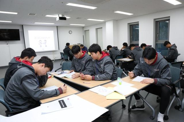 본문 이미지 - LG 트윈스가 신인 교육 세미나를 진행했다. &#40;LG 제공&#41;