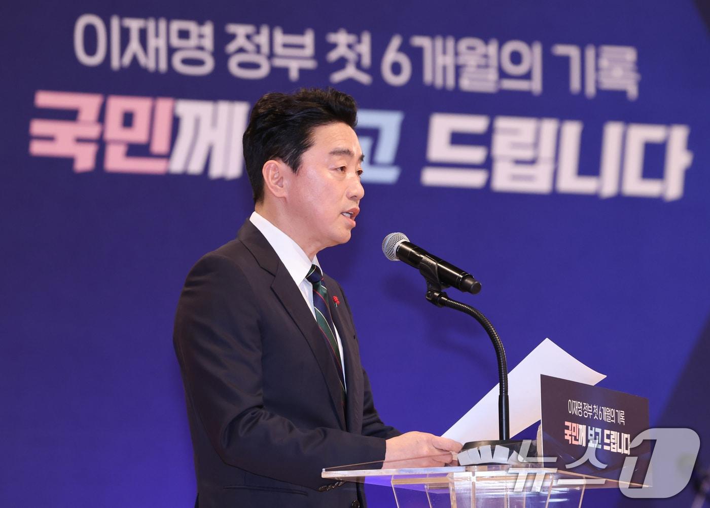 본문 이미지 - 강훈식 대통령 비서실장이 지난 7일 서울 용산 대통령실 청사에서 열린 &#39;이재명 정부 출범 6개월 성과 간담회&#39;에서 발언하고 있다. 2025.12.7/뉴스1 ⓒ News1 허경 기자