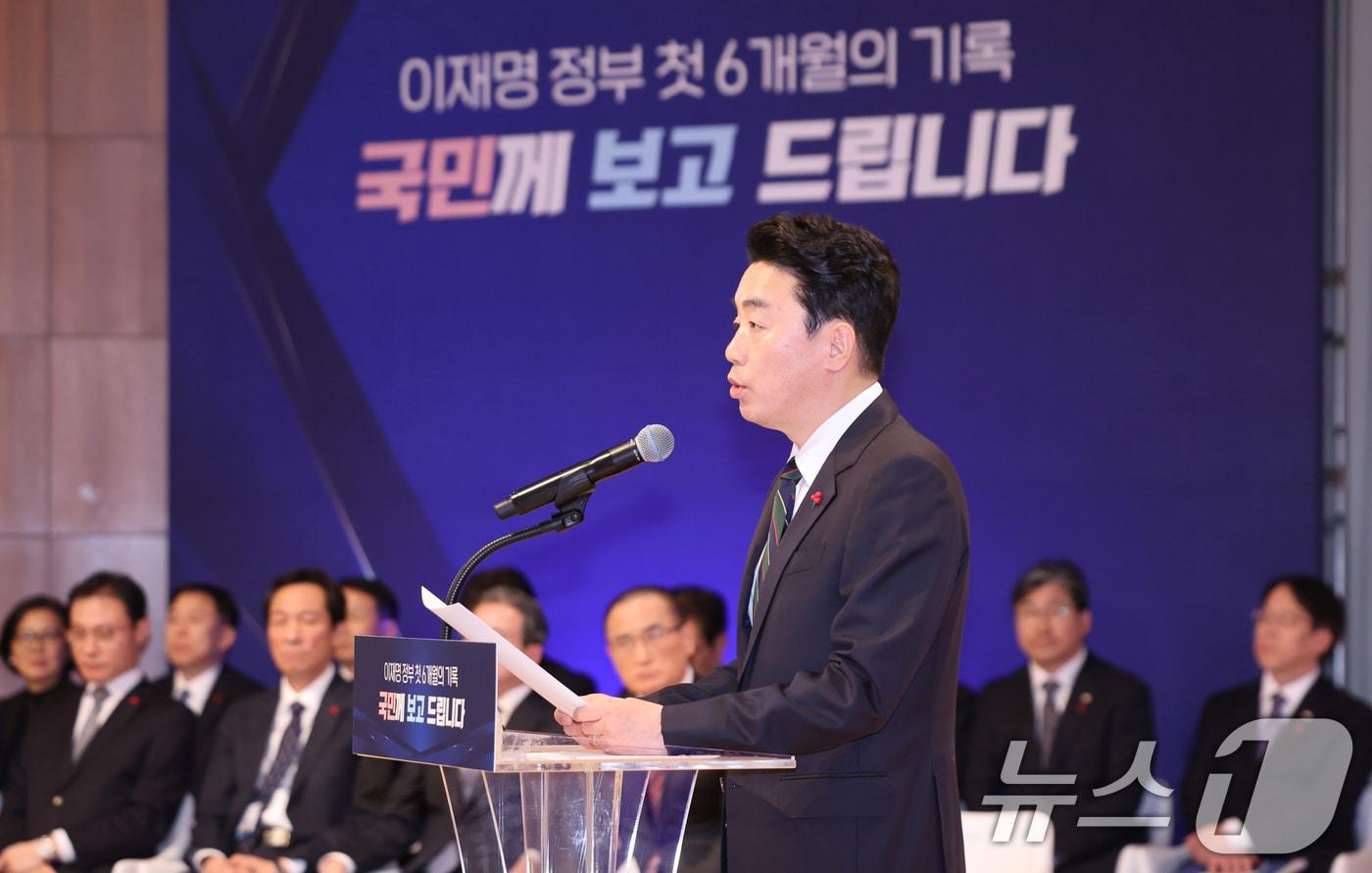 강훈식 대통령 비서실장이 7일 서울 용산 대통령실 청사에서 열린 &#39;이재명 정부 출범 6개월 성과 간담회&#39;에서 발언하고 있다. 2025.12.7/뉴스1 ⓒ News1 허경 기자