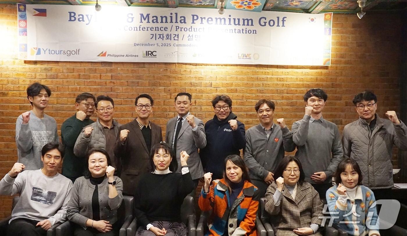 지난 5일 부산 코모도호텔에서 열린 설명회에 참석한 업계 관계자들이 기념촬영을 하고 있는 모습 &#40;회사 제공. 재판매 및 DB금지&#41;