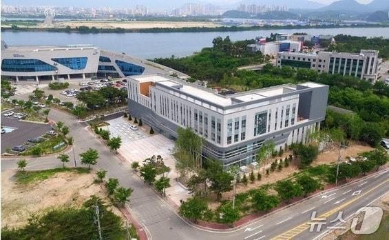 본문 이미지 - 강원연구원 청사 전경 자료사진.&#40;강원연구원 제공, 재판매 및 DB 금지&#41;