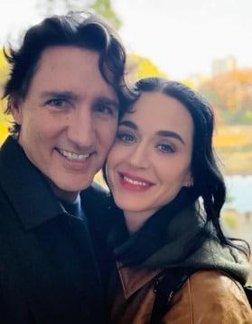 본문 이미지 - 저스틴 트뤼도 전 캐나다 총리와 미국 팝스타 케이티 페리가 일본 도쿄에서 찍은 사진. &lt;출처=페리 인스타그램 갈무리&gt;