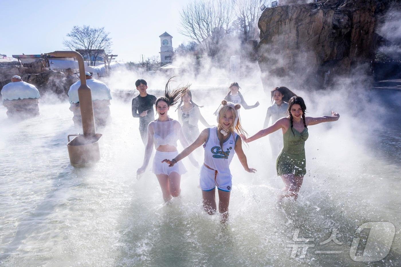 캐리비안 베이의 &#39;윈터 스파 캐비&#39; 야외 어드벤처 스파&#40;삼성물산 리조트부문 제공&#41; ⓒ News1 