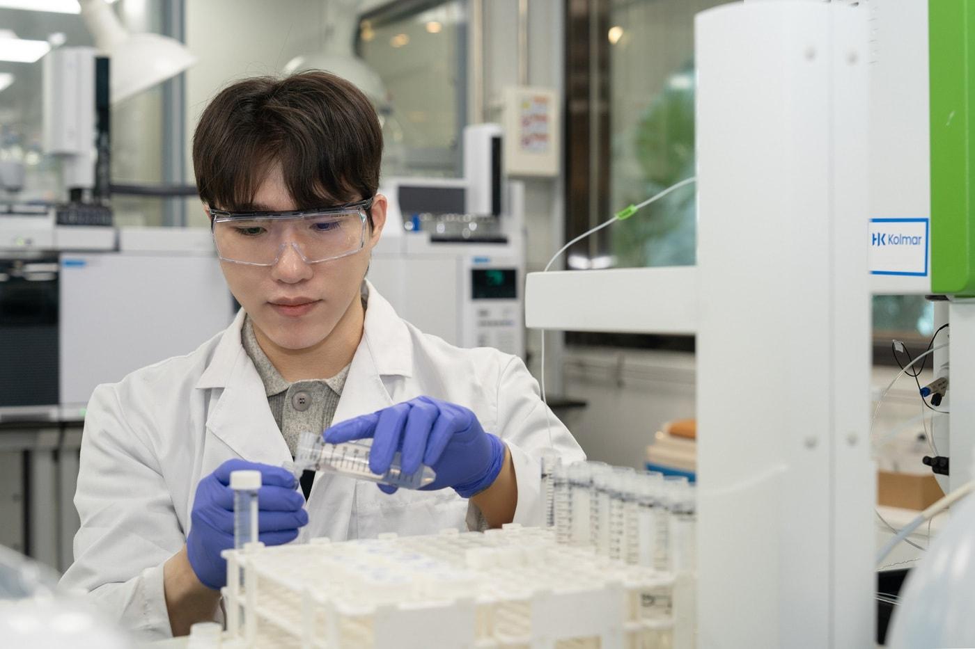 한국콜마는 동아대학교 황이택 교수 연구팀과 무기화합물&#40;탄산칼슘&#41; 기반 효소 안정화 기술&#40;인오가닉 피커링&#41;을 개발했다.&#40;한국콜마제공&#41;
