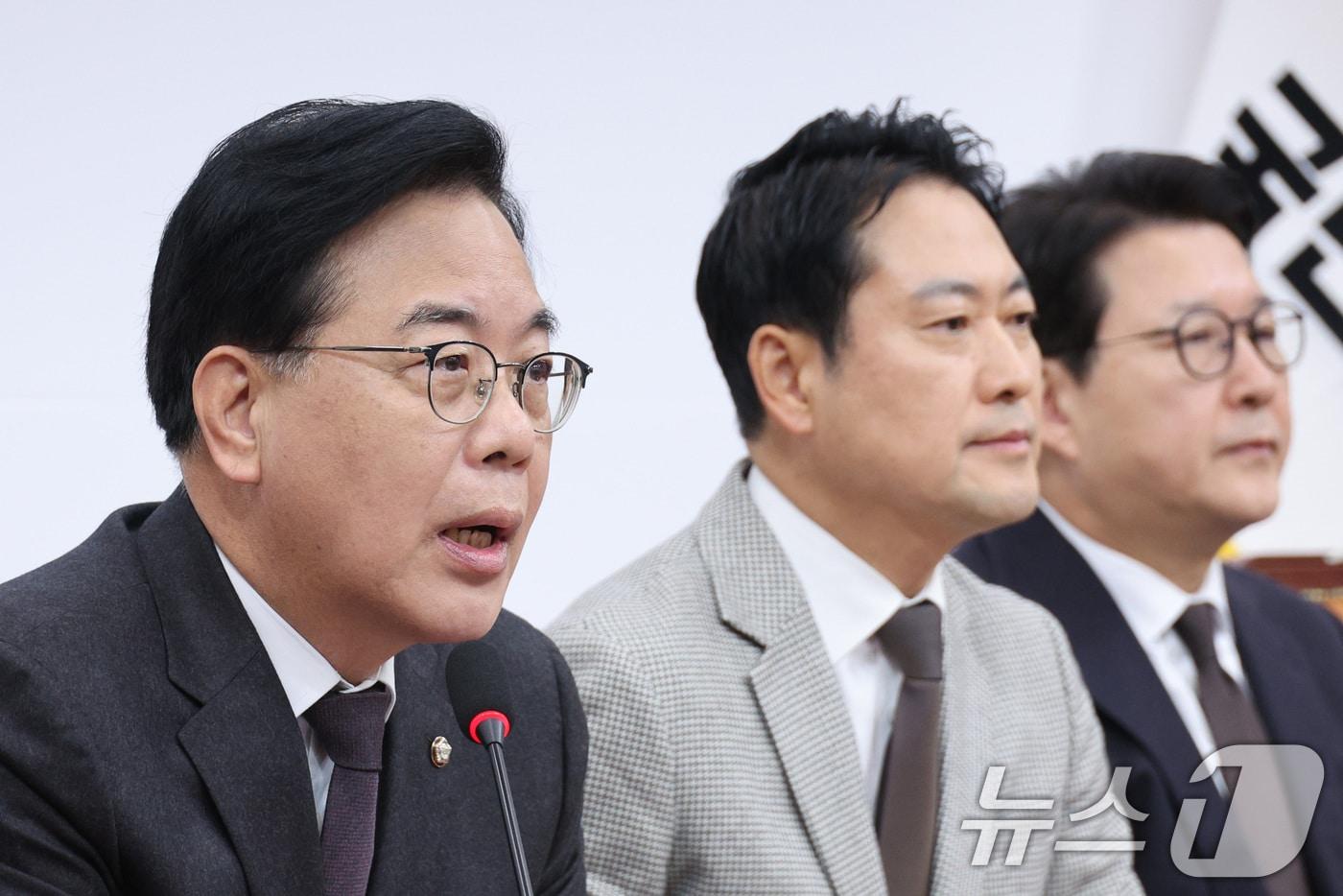 송언석 국민의힘 원내대표가 8일 서울 여의도 국회에서 열린 최고위원회의에서 발언하고 있다. 2025.12.8/뉴스1 ⓒ News1 신웅수 기자