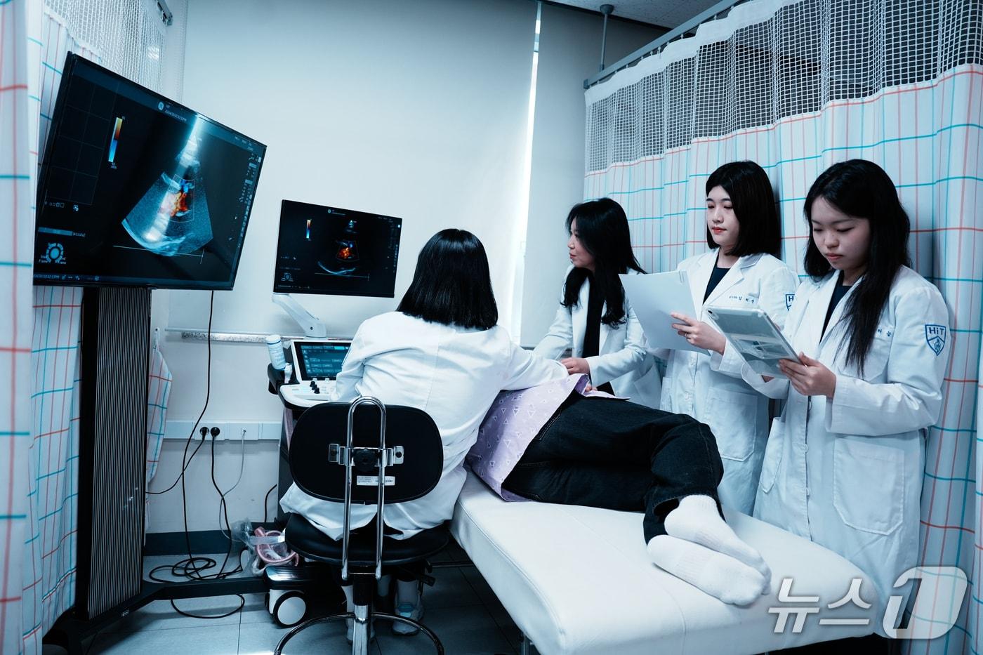 방사선학과 재학생 3명이 세계적으로 공신력을 인정받는 미국 초음파사 물리시험&#40;Sonographic Principles and Instrumentation, SPI&#41;에 동시에 합격했다. &#40;대전보건대학교 제공.재판매 및 DB금지&#41;/뉴스1