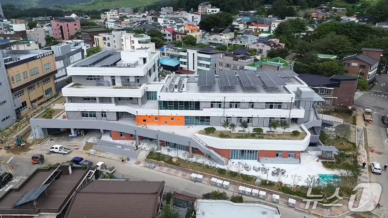 본문 이미지 - 계룡복합문화센터 전경&#40;계룡시 제공.재판매 및 DB금지&#41;/뉴스1