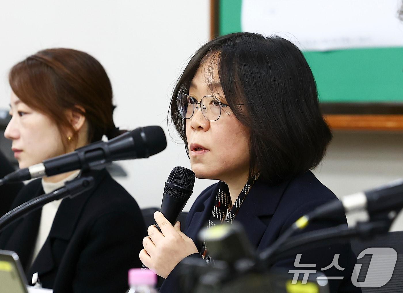 본문 이미지 - 전국법관대표회의 의장인 김예영 서울남부지법 부장판사가 8일 오전 경기 고양시 사법연수원에서 열린 2025년 하반기 전국법관대표회의 정기회의에서 개회 선언을 하고 있다. (공동취재) 2025.12.8 ⓒ 뉴스1 오대일 기자